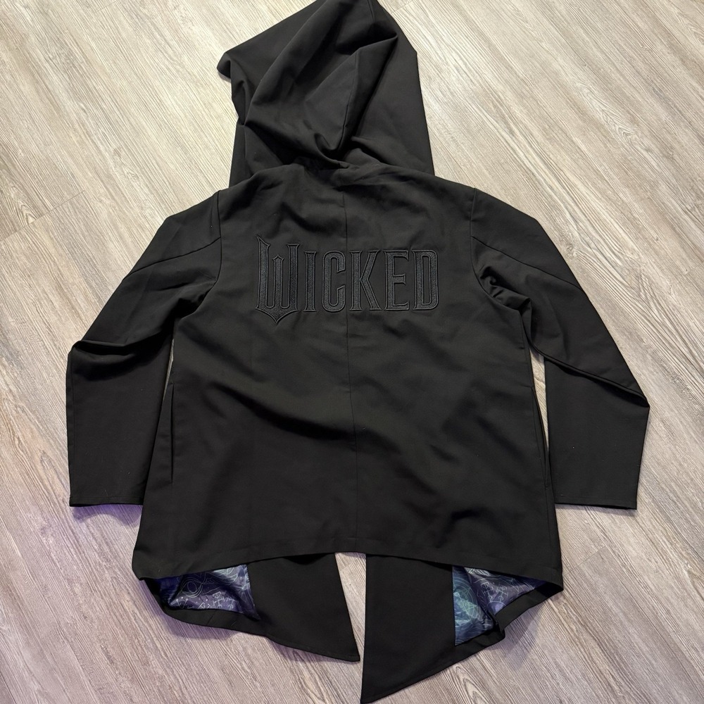 Wicked Women's Small Limited Edition Hooded Embroidered Satin Lined Cape‎ Jacket
